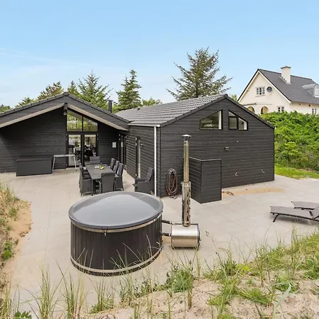 Antonina - 800m From The Sea By Interhome